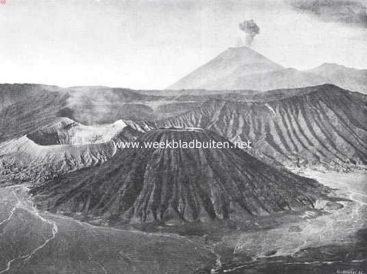 Indonesi, 1911, Onbekend, De Bromo, op den achtergrond de rookende Smeroe