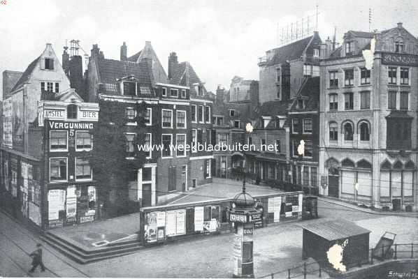 Noord-Holland, 1911, Amsterdam, Slachtoffers der Damplannen. Een blok huizen op den Dam, wachtend op de komst der sloopers