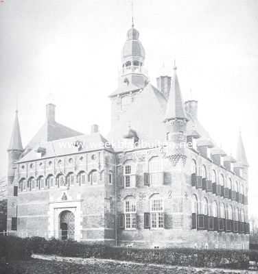Het kasteel van Wijchen (N.-Br.) Voorgevel Z.O. Boven de ingangspoort bevindt zich de oude slotkapel