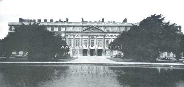 Engeland, 1912, Richmond upon Thames, Een bezoek aan Hampton Court Palace. Zuidelijk front