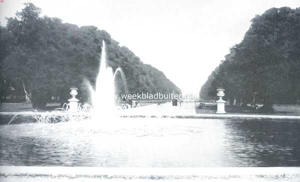 Engeland, 1912, Richmond upon Thames, Een bezoek aan Hampton Court Palace. Gezicht op de Groote Fontein in het park