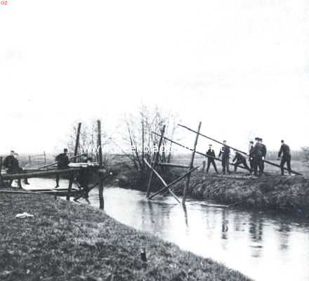 Noord-Brabant, 1912, Onbekend, Oefening in het slaan van een brug over de Mark. 2. Het opzetten van de tweede schraag