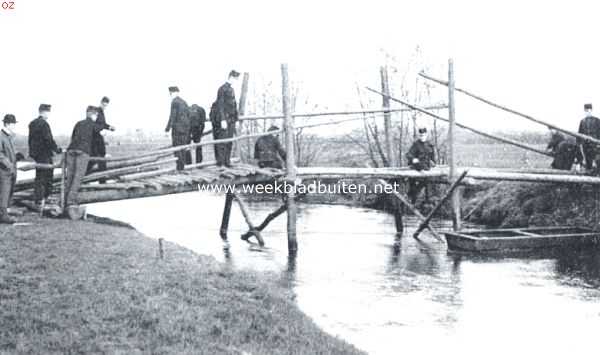 Noord-Brabant, 1912, Onbekend, Oefening in het slaan van een brug over de Mark. 4. het aanbrengen van de liggers