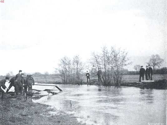 Noord-Brabant, 1912, Onbekend, Oefening in het slaan van een brug over de Mark. 6. De brug tien minuten na de order van afbreken