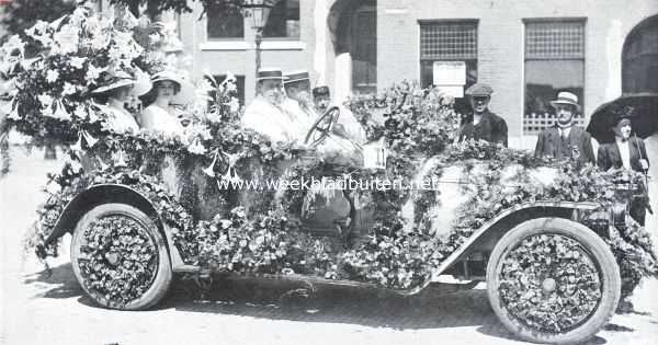 Nederland, 1912, Onbekend, Het bloemencorso op Woensdag 19 Juni L.L., ter gelegenheid van de Amsterdamsche Lustrumfeesten. Versierde auto van den heer W. Gericke
