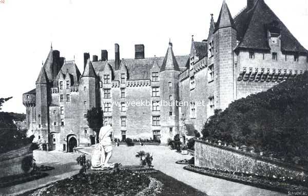 Frankrijk, 1912, Langeais, De kasteelen langs de Loire. Langeais. Binnenplaats van het kasteel