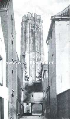 Belgi, 1912, Mechelen, De beiaardkunst van Jef Denijn. Gezicht op den St. Romboutstoren te Mechelen, van het straatje zonder einde uit, een der plekjes van de aan oude bouwkunst zoo rijke stad, waar men het klokkespel op het mooist kan horen
