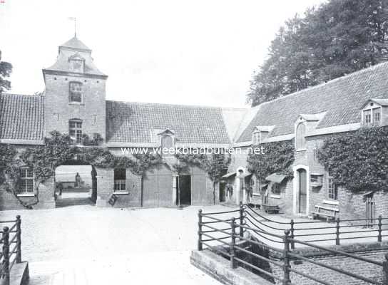 Limburg, 1912, Geijsteren, Het Kasteel Geysteren (L.). De voorburcht met binnenhof van het Kasteel Geysteren