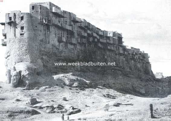 Iran, 1912, Onbekend, De op een rots gebouwde, doch nu verlaten stad Jezdi-Ghast, op den weg naar Sjiraz