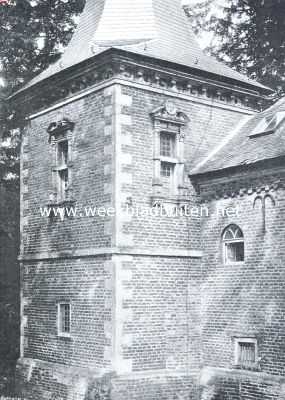 Noord-Brabant, 1913, Gemert, Hoektoren aan de voorzijde van het kasteel (nabij den vooringang), opmerking verdienen de fraaie vensteromlijstingen in Renaissance-stijl en de gebeeldhouwde kroonlijst