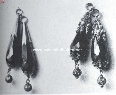 Zeeland, 1913, Onbekend, De sieraden bij de kleederdrachten in de verschillende provincies. Rouwhangers aan de krullen op Walcheren
