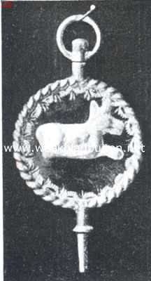 Zeeland, 1913, Onbekend, De sieraden bij de kleederdrachten in de verschillende provincies. Horlogesleuteltje