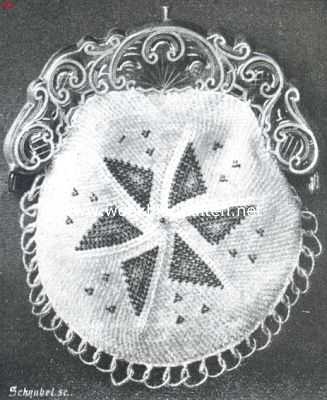 Nederland, 1913, Onbekend, De sieraden bij de kleederdrachten in de verschillende provincies. Portemonnaie met zilverbeslag