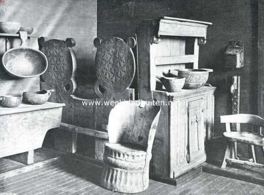 Noorwegen, 1913, Bygdy, Openluchtmusea. Oud middeleeuwsche meubelen uit Telemarken. Vaatwerk, bed, kast en Kubb-Stol-leuningstoelen