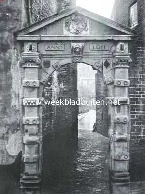 Noord-Brabant, 1913, Woudrichem, Een merkwaardig visschersstadje. Oud poortje te Woudrichem met 't wapen der de Witten