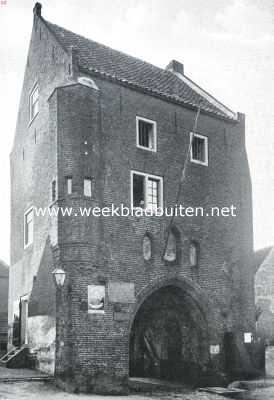 Noord-Brabant, 1913, Woudrichem, Een merkwaardig visschersstadje. De Water- of Gevangenpoort te Woudrichem