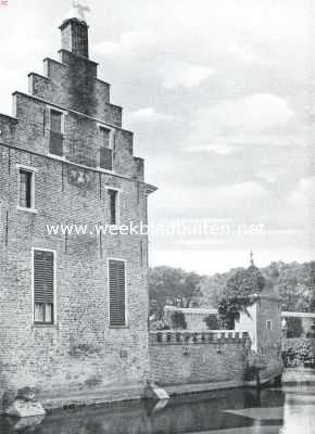 Groningen, 1913, Uithuizen, Menkema. Gedeelte van den noordelijken zijgevel van Menkema met den gedenksteen