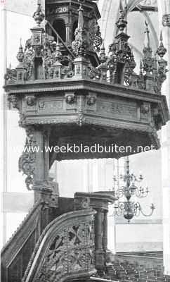 Overijssel, 1913, Zwolle, De Groote of St. Michalskerk te Zwolle. De preekstoel in de Groote of St. Michalskerk te Zwolle, met gedeelte van het klankbord