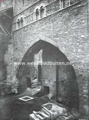 Belgi, 1913, Gent, 's-Gravensteen te Gent. 's-Gravensteen. De gelijkzijdige puntboog aan de achterzijde van de grafelijke woning