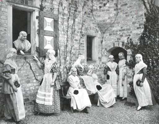 Nederland, 1913, Onbekend, Groep van deelneemsters aan het Friesche feest van een maand geleden, dat 10 Juli a.s. herhaald wordt, op de tentoonstelling 