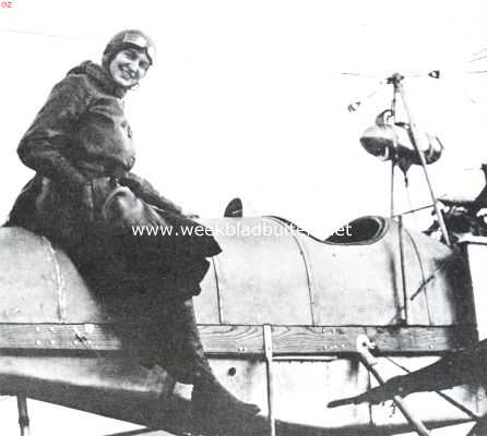 Nederland, 1913, Onbekend, De bekoorlijke voormalige tooneelspeelster Galan-Schikoff (die de planken heeft vaarwel gezegd om zich aan de vliegsport te wijden) zittende op een eendekker, vervaardigd door den Nederlandschen vlieger Fokker