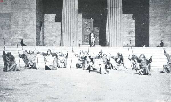 Gelderland, 1913, Arnhem, Oedipus en de Oedipus-vertooning op Sonsbeek te Arnhem. De grijsaards roepen Zeus en Apollo aan
