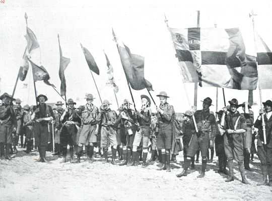 Noord-Holland, 1913, Ijmuiden, Padvinders uit verschillende landen met hunne vlaggen