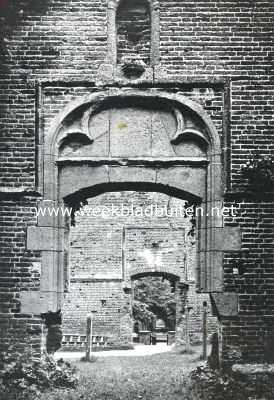 Noord-Holland, 1913, Bergen-Binnen, Bergen in Kennemerland. Poort-doorkijk in de kerk-rune te Bergen