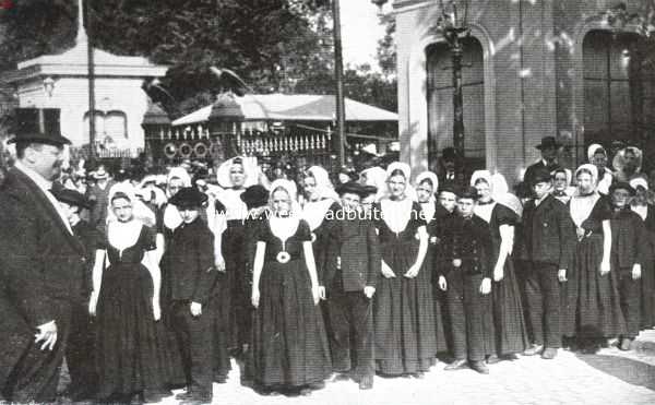 Noord-Holland, 1913, Amsterdam, Het feest in nationale kleederdrachten te Amsterdam. Jongens en meisjes van Middelburg, uit 