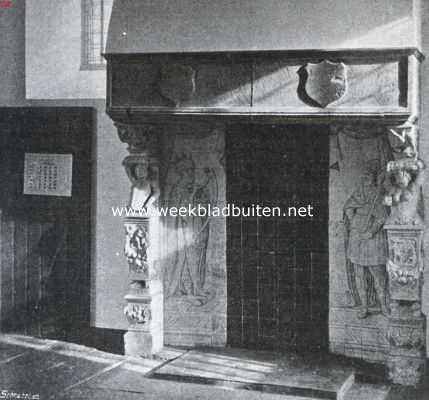 Het huis van Maarten van Rossum te Zalt-Bommel. Schouw in het huis van Maarten van Rossum. In de tegels links en rechts van den haardplaat koning Davia en Salomo