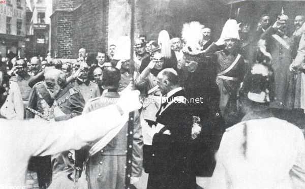 Duitsland, 1913, Mnchen, De troonsbestijging van koning Lodewijk III van Beieren te Mnchen. De koning en de koningin verlaten de Metropolitain-kerk