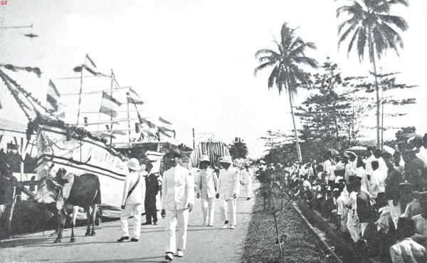Indonesi, 1914, Medan, De onafhankelijkheidsfeesten te Medan. Het schip der Medansche Sariskat Islam, dat door ruim vierhonderd S. I-ers gevolgd werd