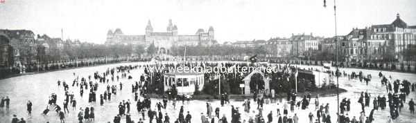 Noord-Holland, 1914, Amsterdam, De ijsvreugde op de banen der Amsterdamsche Ijsclub achter het Rijksmuseum