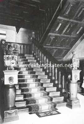 Gelderland, 1914, Vorden, Kasteel Hackfort. Trap in de hal