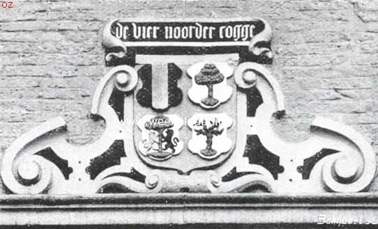 Noord-Holland, 1914, Medemblik, De eigenaardige gevelsteen boven de deuromlijsting van het huis 