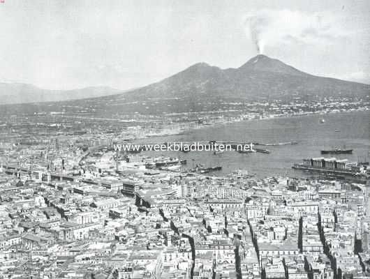 Itali, 1914, Napels, Napels, stad van schoonheid en hartstocht. Gezicht op Napels en den Vesuvius