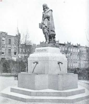 Zuid-Holland, 1914, Den Haag, Het standbeeld van den wijsgeer en wiskundige Descartes. Vroeger staande op de binnenplaats van de H.B.S. aan het Bleyenburg te 's Gravenhage, thans geplaats op het Newtonplein aldaar, waar het l.l. Vrijdag is onthuld