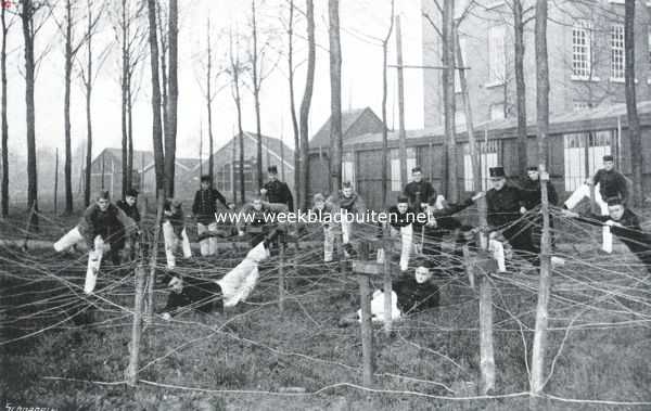 Nederland, 1914, Onbekend, Dezelfde ijzerdraadversperring na het wegtrekken van de buizen