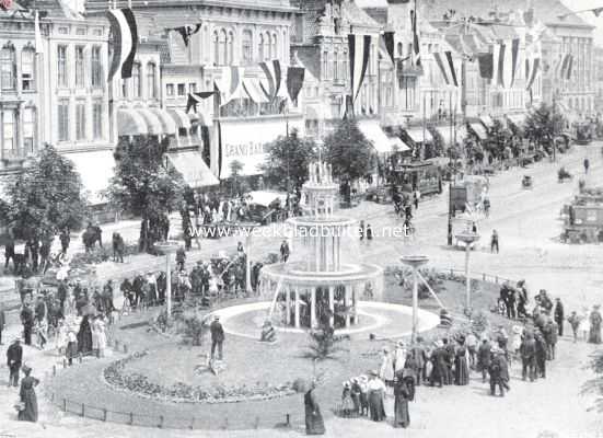 Groningen, 1914, Groningen, Het derde eeuwfeest der Groningsche Universiteit. De feestversiering met fontein op de Vischmarkt