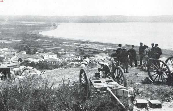 Albani, 1914, Drres, Stelling aan de tegenovergestelde zijde van Durazzo. Op den voorgrond kapitein Fabius met de officieren van de 
