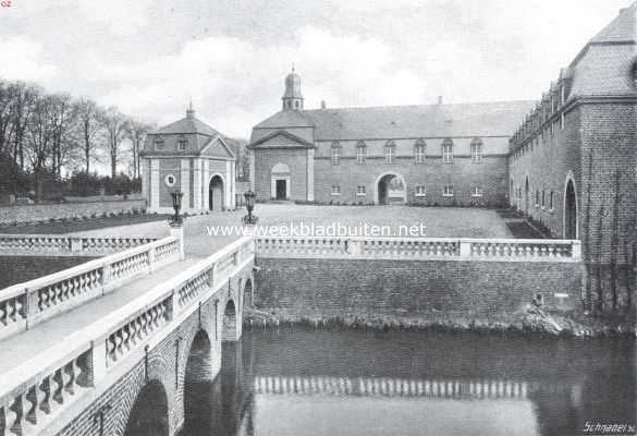 Limburg, 1914, Swalmen, Het kasteel Hillenrade te Swalmen. Het poortgebouw en de bijgebouwen van kasteel Hillenrade. Op den voorgrond de brug naar het kasteel