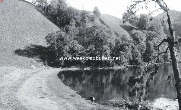 Indonesi, 1914, Ngadiwono, Mahameroe. De westelijk oever van het meer Ranoe Koembala waar het kamp was opgeslagen