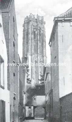 De Groote Oorlog. De St. Romboutstoren te Mechelen, die tijdens het bombardement der stad waarschijnlijk gedeeltelijk verwoest is; zeker schijnt te zijn dat het wereldberoemde klokkenspel is vernield, evenals de kerk