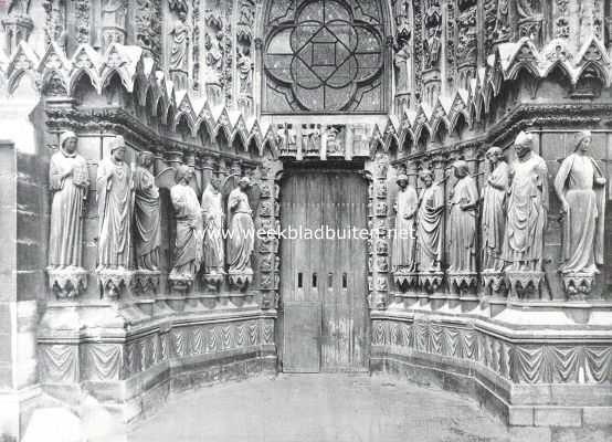 Frankrijk, 1914, Reims, De kathedraal te Reims. Dtail van het linkerportaal in den voorgevel