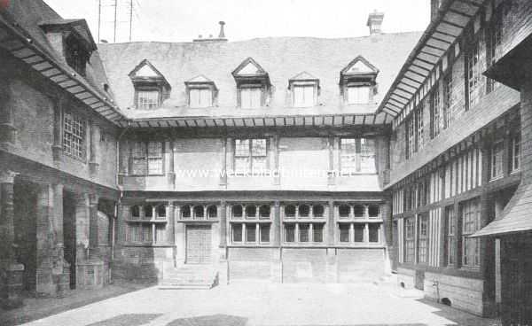 Frankrijk, 1914, Troyes, Troyes. Westelijke zijde van de binnenplaats van het hotel de Mauroy