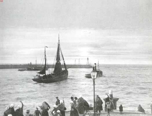 Zuid-Holland, 1914, Scheveningen, Scheveningen en het visserijbedrijf. Een laatste vaarwel bij de afreis