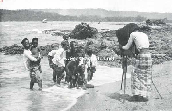 Indonesi, 1914, Onbekend, Tifoe en Ambon. Typische badgasten, die even graag gekiekt worden als nze kwajongens