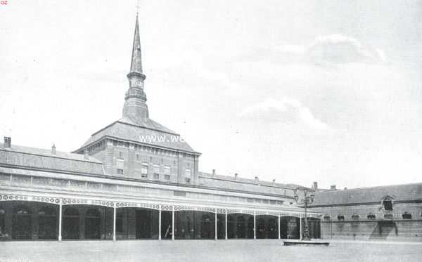 Zuid-Holland, 1914, Den Haag, De Koninklijke Stallen. Binnenplaats van den stal van H.M. de Koningin