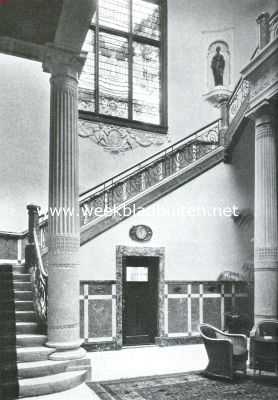 Noord-Holland, 1914, Amsterdam, Het nieuwe gebouw van de Groote Club te Amsterdam. Hoekje van de hal met trappenhuis