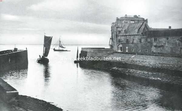 Zeeland, 1914, Veere, Veere. Ingang van de haven met (rechts) den Kampveerschen toren